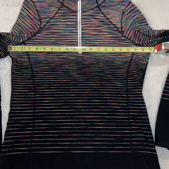 Kirkland Signature half zip pull over like new size medium - Picture 4 of 5